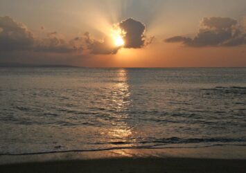 夏の沖縄の夕暮れ　夏の沖縄の風景
