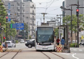 路面電車と富山市内の風景　富山の風景