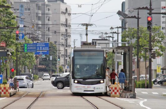 路面電車と富山市内の風景　富山の風景