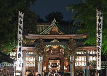 祭りの夜の牛嶋神社　東京の祭り　東京の風景