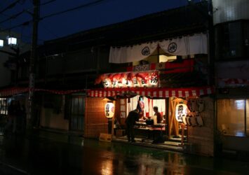 雨の夜の川越　川越祭りの風景