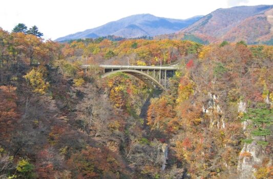 秋の鳴子峡　紅葉の風景　秋の宮城の風景