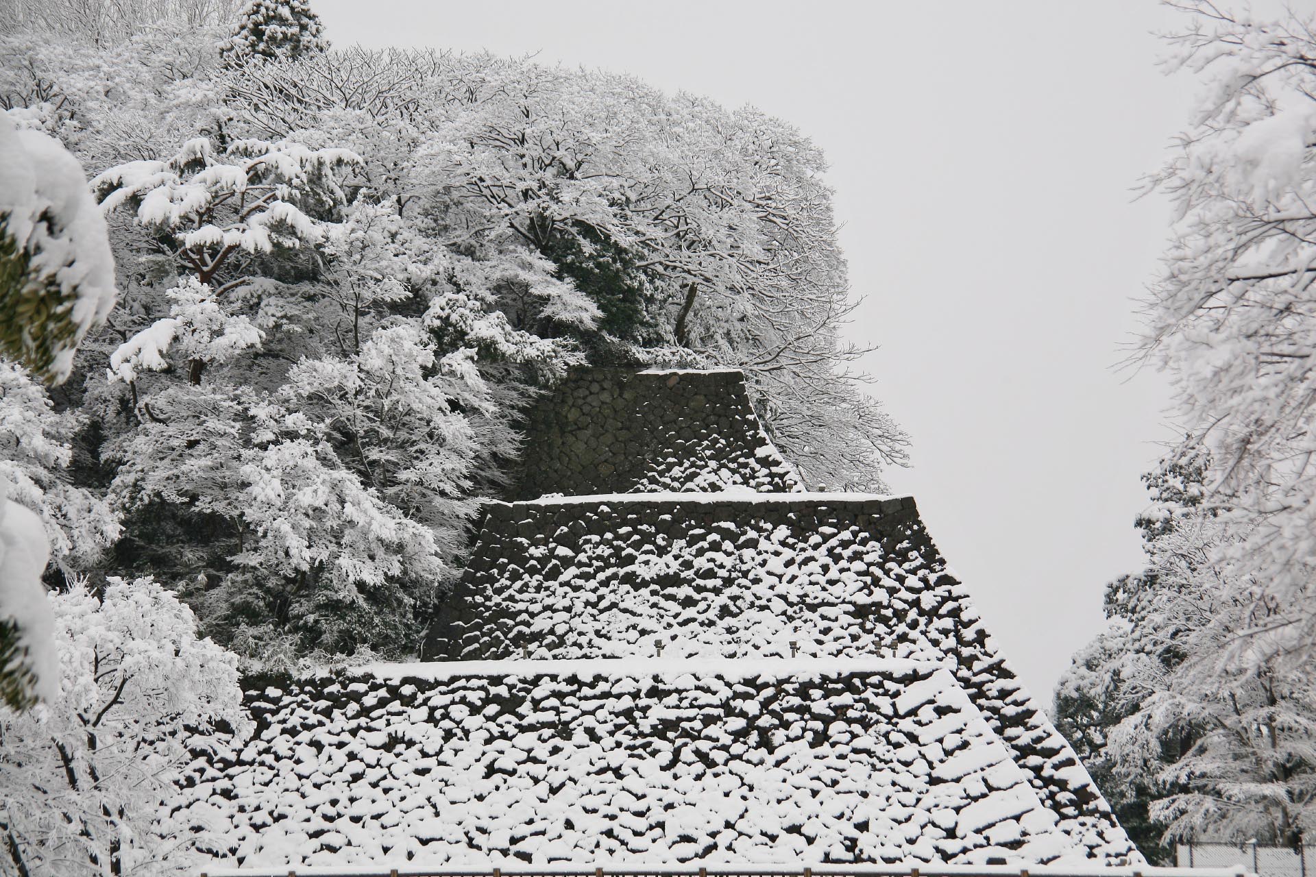 雪の金沢城　金沢の風景　冬の石川の風景