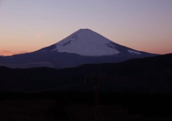 箱根から見る夕暮れの富士山　神奈川の風景