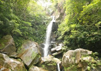 轟の滝　沖縄の滝　沖縄の風景