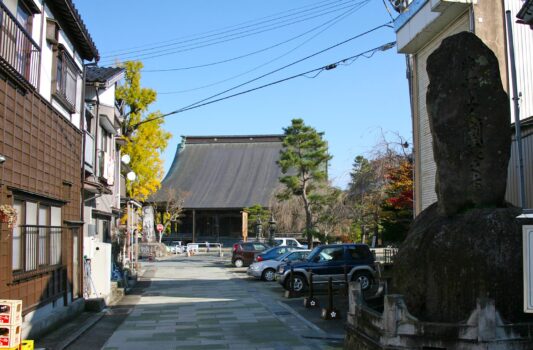 秋の八尾　聞名寺　秋の富山の風景