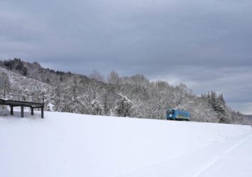 雪の中を走る秋田内陸縦貫鉄道　冬の秋田の風景