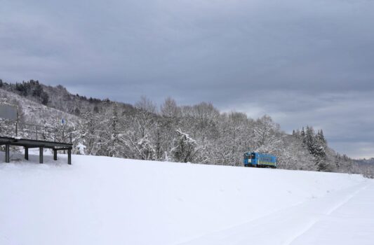 雪の中を走る秋田内陸縦貫鉄道　冬の秋田の風景
