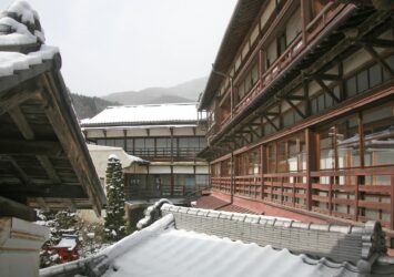 田沢温泉　雪の長野の風景