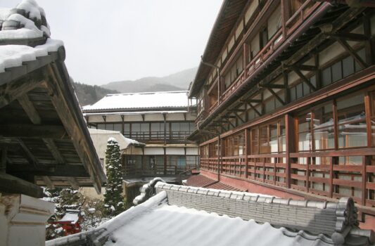 田沢温泉　雪の長野の風景