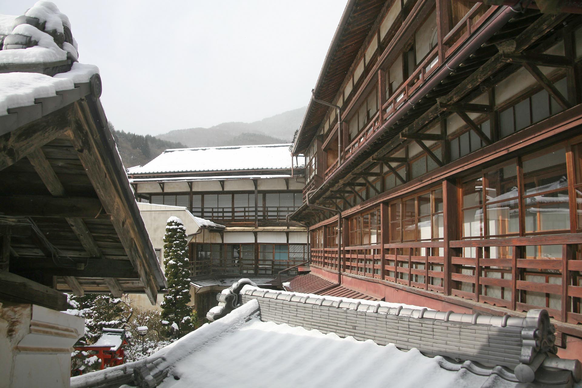 田沢温泉　雪の長野の風景