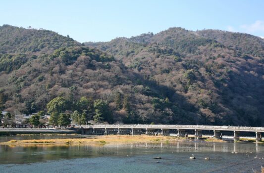 冬の京都　嵐山の風景　渡月橋　冬の京都の風景