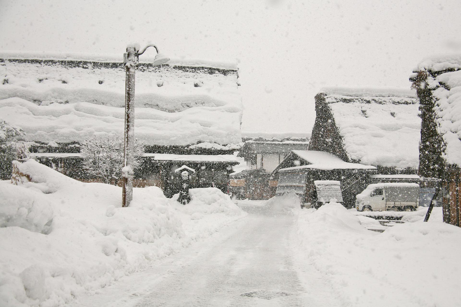 大雪の日の白川郷　冬の岐阜の風景