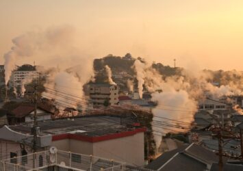別府・鉄輪温泉の春の朝の絶景　春の大分の風景