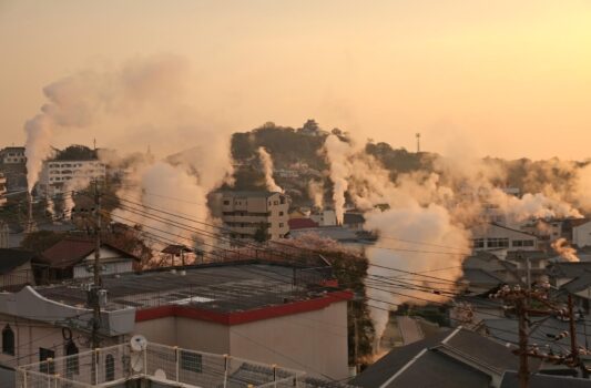 別府・鉄輪温泉の春の朝の絶景　春の大分の風景