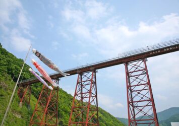 余部橋梁と鯉のぼり　五月の風景　兵庫の風景