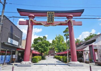 笠間稲荷神社の鳥居　夏の茨城の風景
