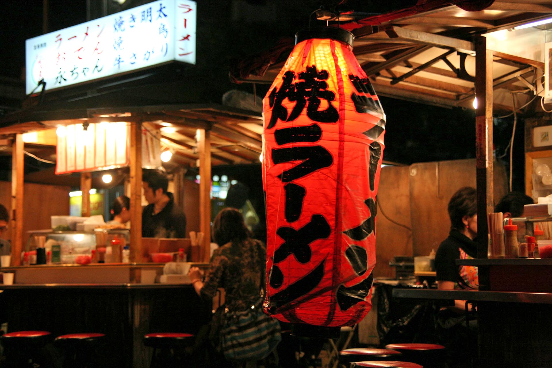夜の博多の風景　中洲の屋台　福岡の風景