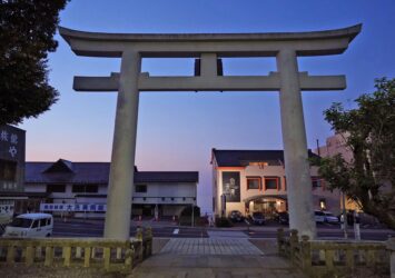早朝の大洗磯前神社　鳥居　茨城の風景