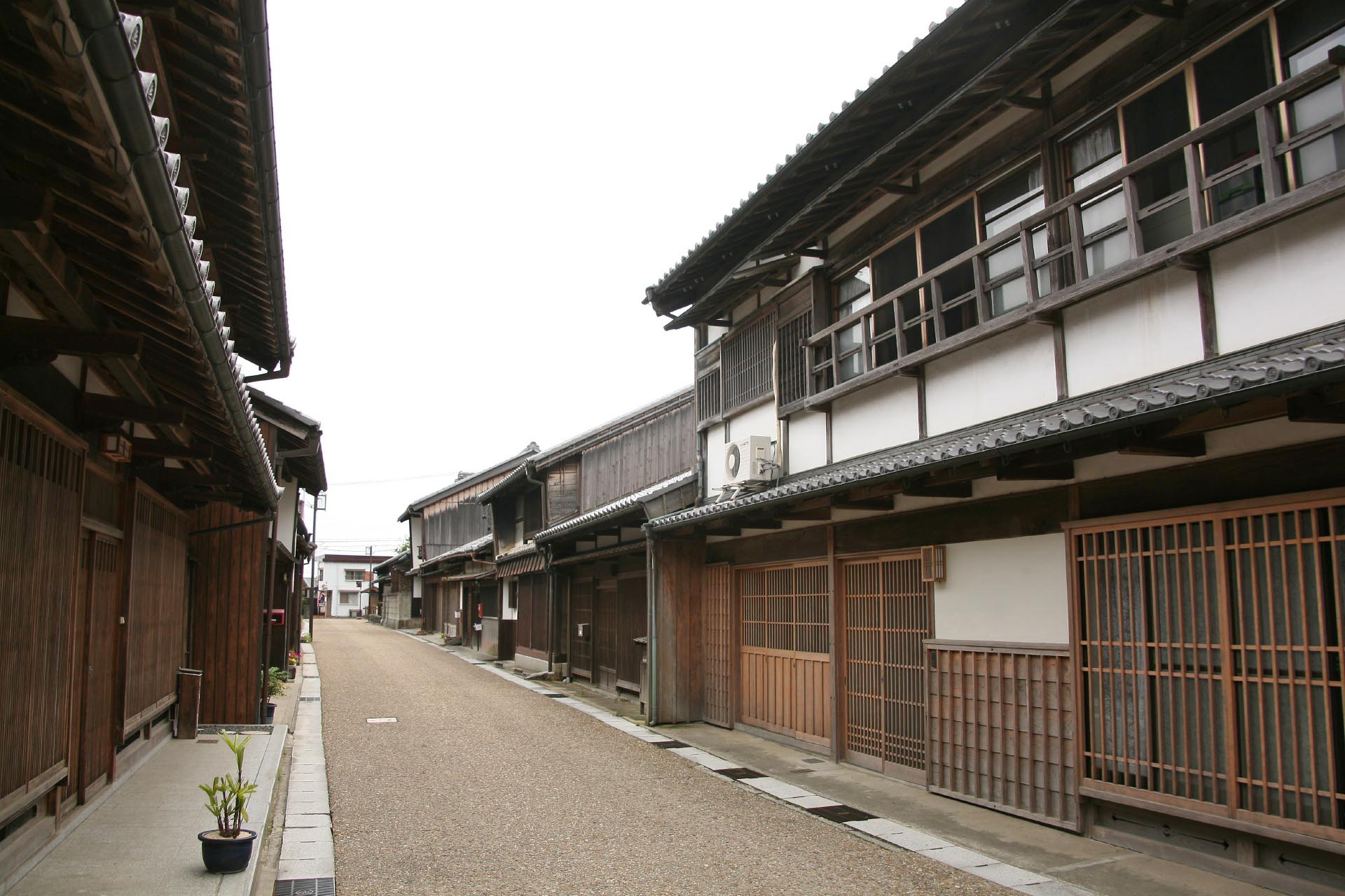 東海道の宿場町「関宿」の伝統的な古い町並み　三重の風景